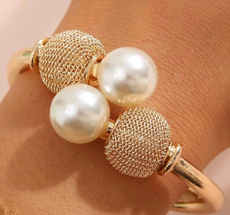 Gold plated, pearl bracelet