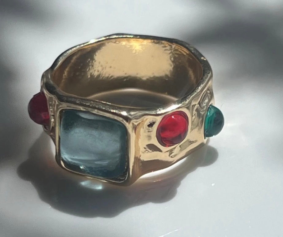 Ring blue and red stones